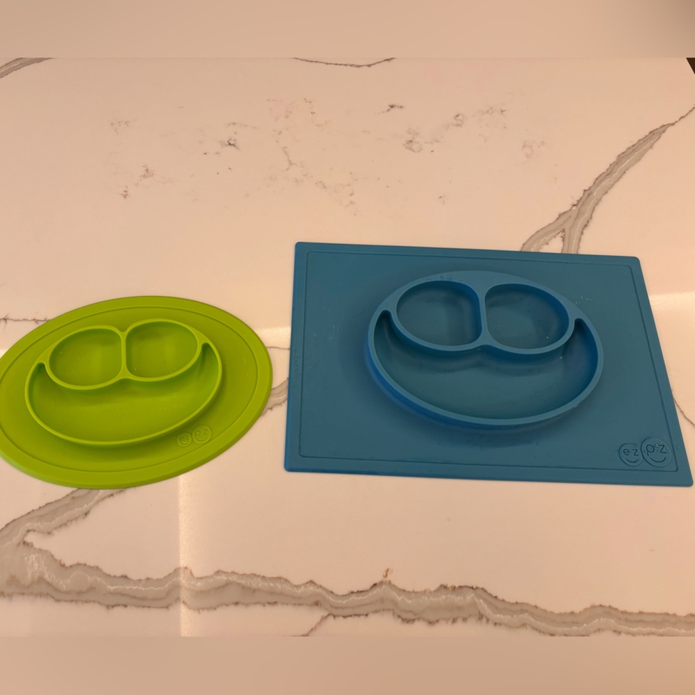 EZPZ mat / kids and toddler plate - mini and regular size; Set of Two